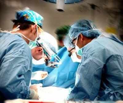 Doctors accidentally cut large intestine instead of fallopian tube