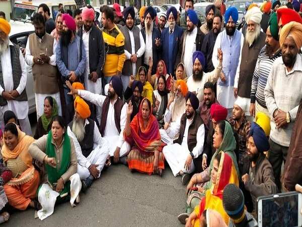 Akali Dal stages protest as police detains party workers after violence in Youth Congress elections