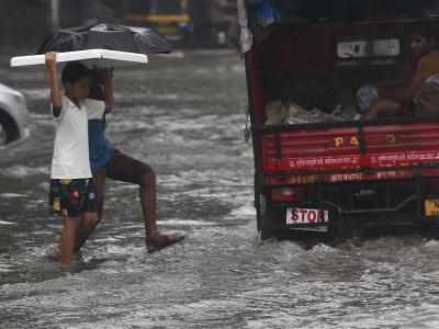 Rain batters Mumbai, 108 flights cancelled