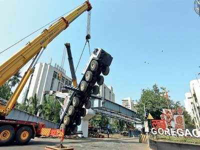 Girder and crane collapse in Goregaon (W)
