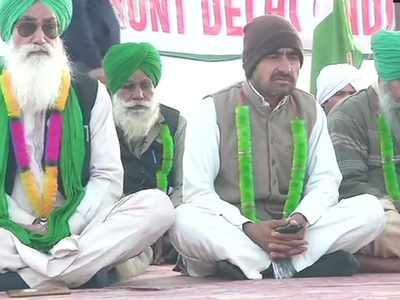 Leaders of farmers' union begin day-long hunger strike at Delhi borders