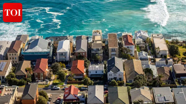 'Nowhere left to run': Australians react as 33,000 Sydney residents and 8,600 Melbourne natives flee due to rising immigrant population