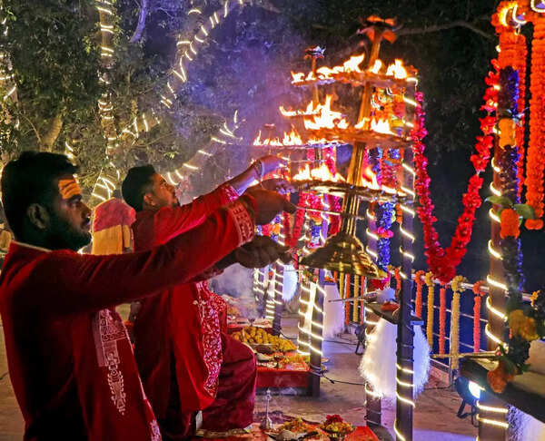 ‘Hindus only’ banner appears at Bengal temple