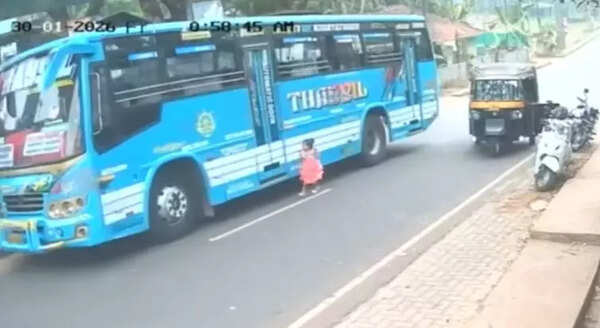 Bus driver’s presence of mind saves 3-year-old girl in Kozhikode