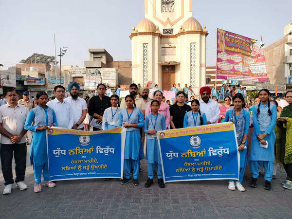 Students form human chain at historic Clock Tower in Fazilka to raise awareness against drugs
