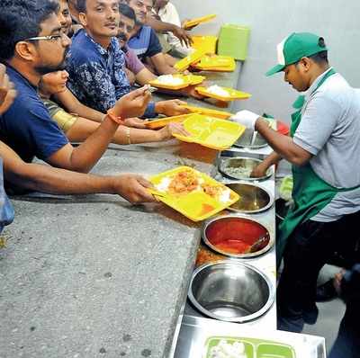 After complaints over quantity of food, Indira canteen staff asked to take photo of every serving placed on a weighing scale