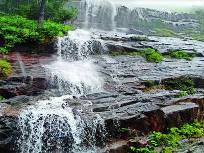 BM  Trippin’ Tales: Monsoon draws more tourists to Charmadi Ghat