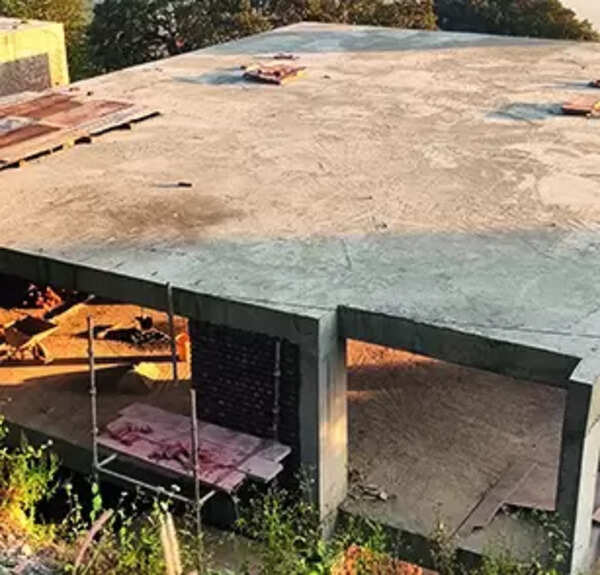 ‘Illegal constructions on Mall Road besmirching its beauty’