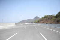 Close shave for PMPML CMD on expressway