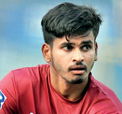 Don't read papers: Mahendra Singh Dhoni to Shreyas  Iyer