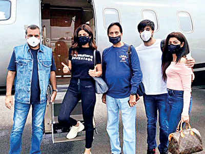 Meezaan Jafri, Paresh Rawal, Shilpa Shetty take off to Manali to resume filming Hungama sequel