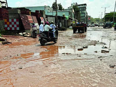 Potholes, flooding, and darkness: New Airport Road’s plight