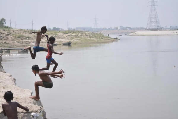 Kanpur swelters at 42.6°C as mercury continues to soar
