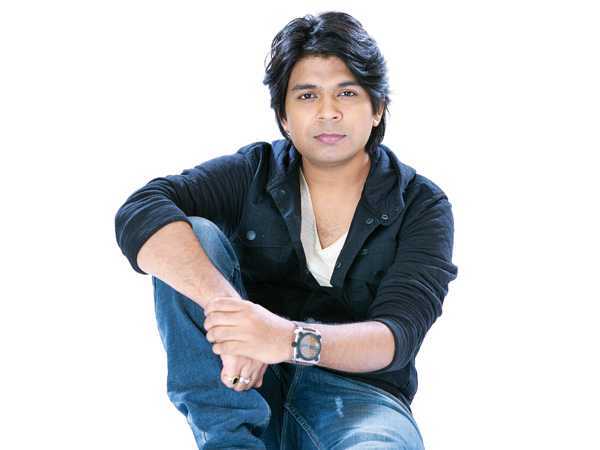 Grandmum finds a match for Ankit Tiwari on a train