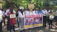 Madurai lawyers protest over custodial deaths of father-son duo 