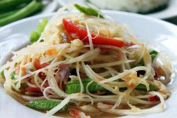 Recipe: Raw Papaya Salad (Thai Som Tum)