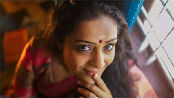 Meera Vasudevan confirms divorce; declares 'I am single now'; Actress ends her third marriage after one year