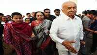2019 Lok Sabha elections: Former Union Home Minister Sushilkumar Shinde casts vote with family 