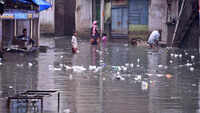 People face problems due to waterlogging in major areas of Surat 