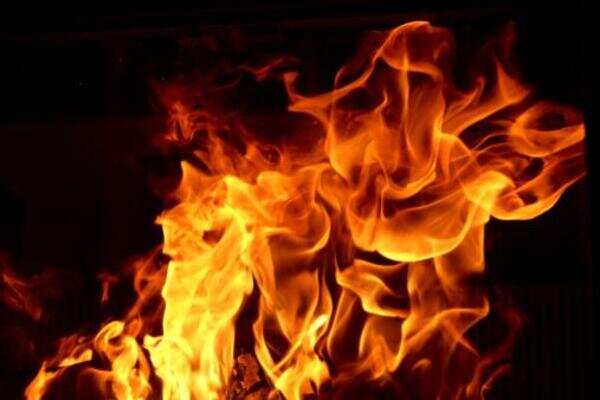Neighbours turn heroes, show courage under fire