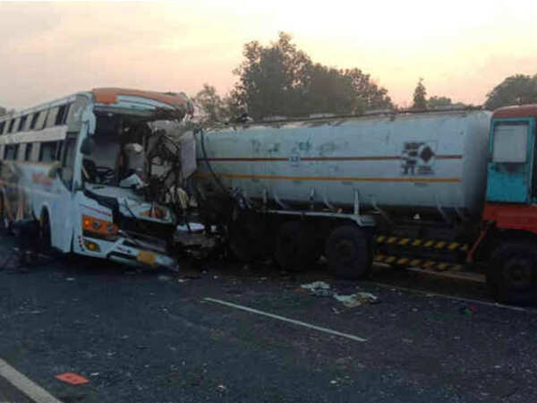Gujarat: Three killed, seven injured in bus-truck collision on Surat-Dhulia highway