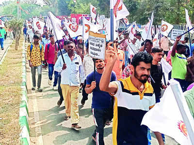 People hit the road in protest to save Kunigal Stud Farm