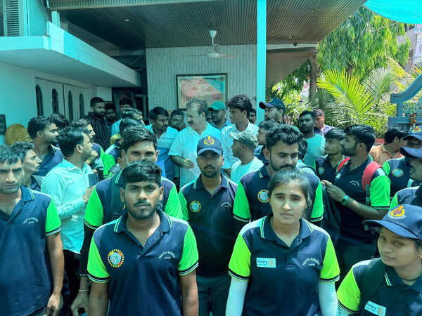 Jaipur traffic marshals protest pay dues, sudden removal issue