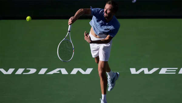 Daniil Medvedev snaps Carlos Alcaraz's winning run, sets Indian Wells final with Jannik Sinner