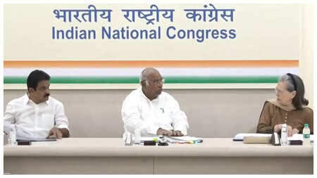 Congress holds meet to decide names of candidates for Telangana polls