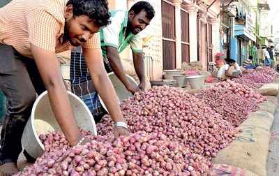 Karnataka: After tomatoes, onions are now getting pricier