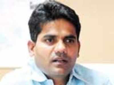 Constable suspended over Ravi video