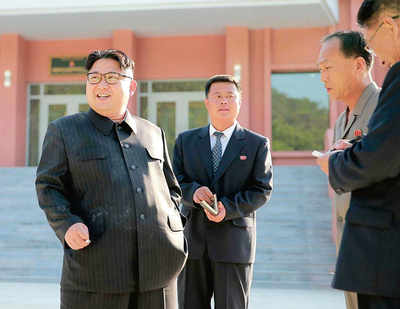 Kim lights up despite anti-smoking drive