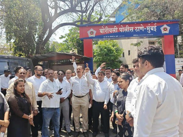 After protest, Borivli Police register case against cop, 2 others for “assaulting” lawyer in Mumbai