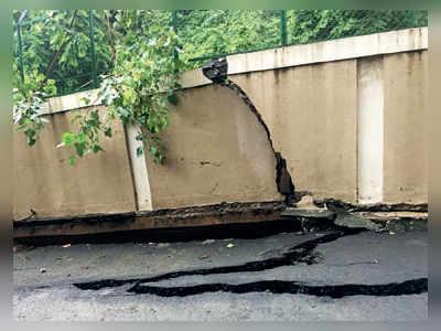 Ghatkopar West: Kalpataru Aura's compound wall, adjoining road develop cracks; BMC shifts blame