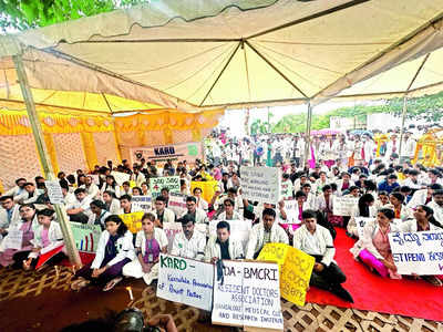 No more working without stipend: Medicos on strike