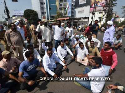 Farmers' protest: Chakka Jaam drive halts Maha highways