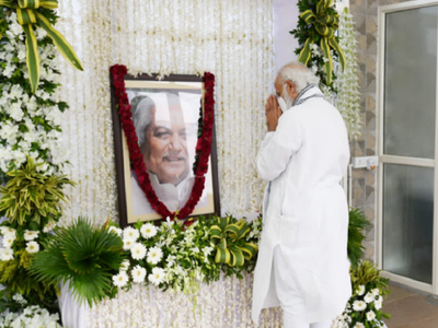 PM Narendra Modi pays tribute to Keshubhai Patel in Ahmedabad, meets his kin