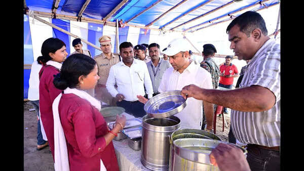 Community kitchens emerge as lifeline after bridge collapse