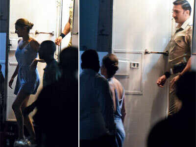Ranveer Singh, Anushka Sharma bond at Mehboob Studios
