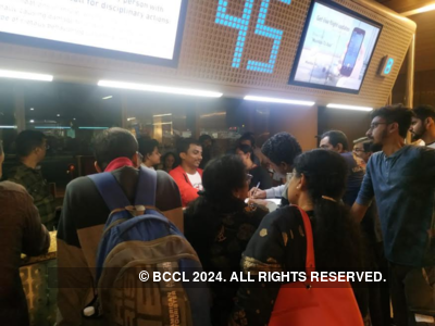 SpiceJet passengers stranded for more than 12 hours at Mumbai airport