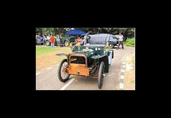 Bidders race to grab Mallya's vintage cars