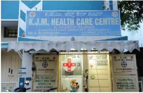 Armed ‘patients’ rob unwary doctor