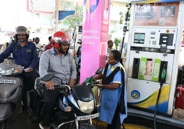 AP dealers urge govt to allow full fuel fill for heavy vehicles