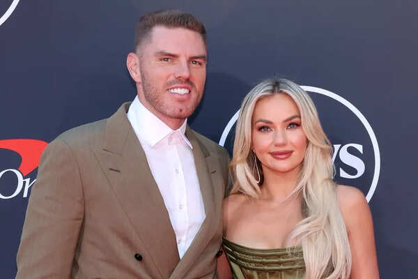 Freddie Freeman and Chelsea share heartfelt baby No. 4 announcement as Los Angeles Dodgers prepare for long season