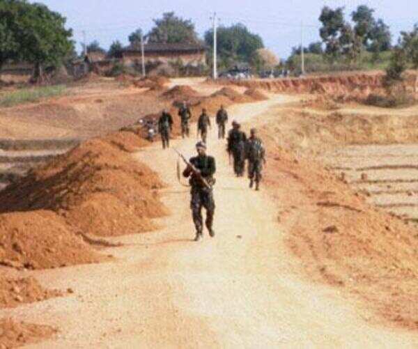 Maoists kill three in Jharkhand near Chhattisgarh border