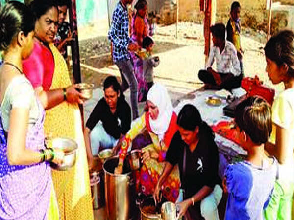 Young volunteers on mission to feed poor