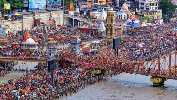 Despite heavy rain, lakhs of kanwariyas converge at Haridwar