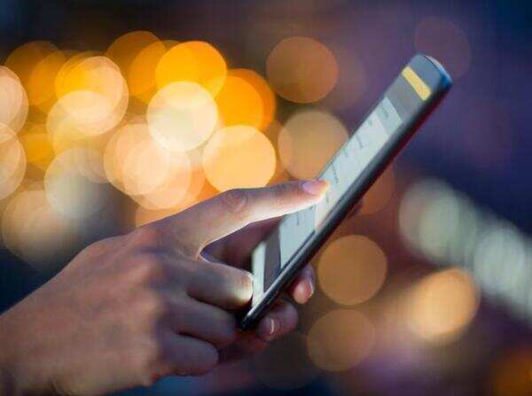 70% buyers of cell phones now opt for non-cash payments