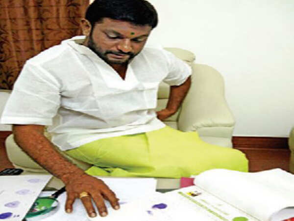 Toe-reading astrologer works to make future of HIV-infected kids better