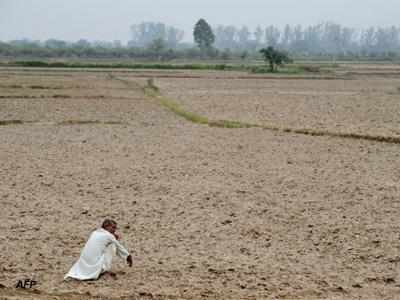 Tamil farmers protesting in Delhi threaten to commit suicide